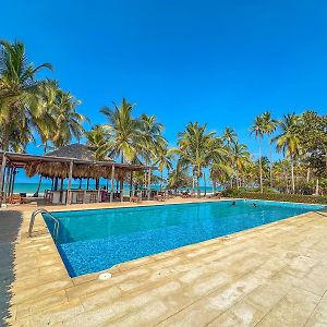 Huku Beach Hostel